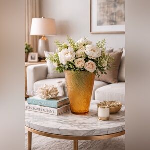 ROYALES DE CHAMPAGNE – Carousel Vase | Amber Glass